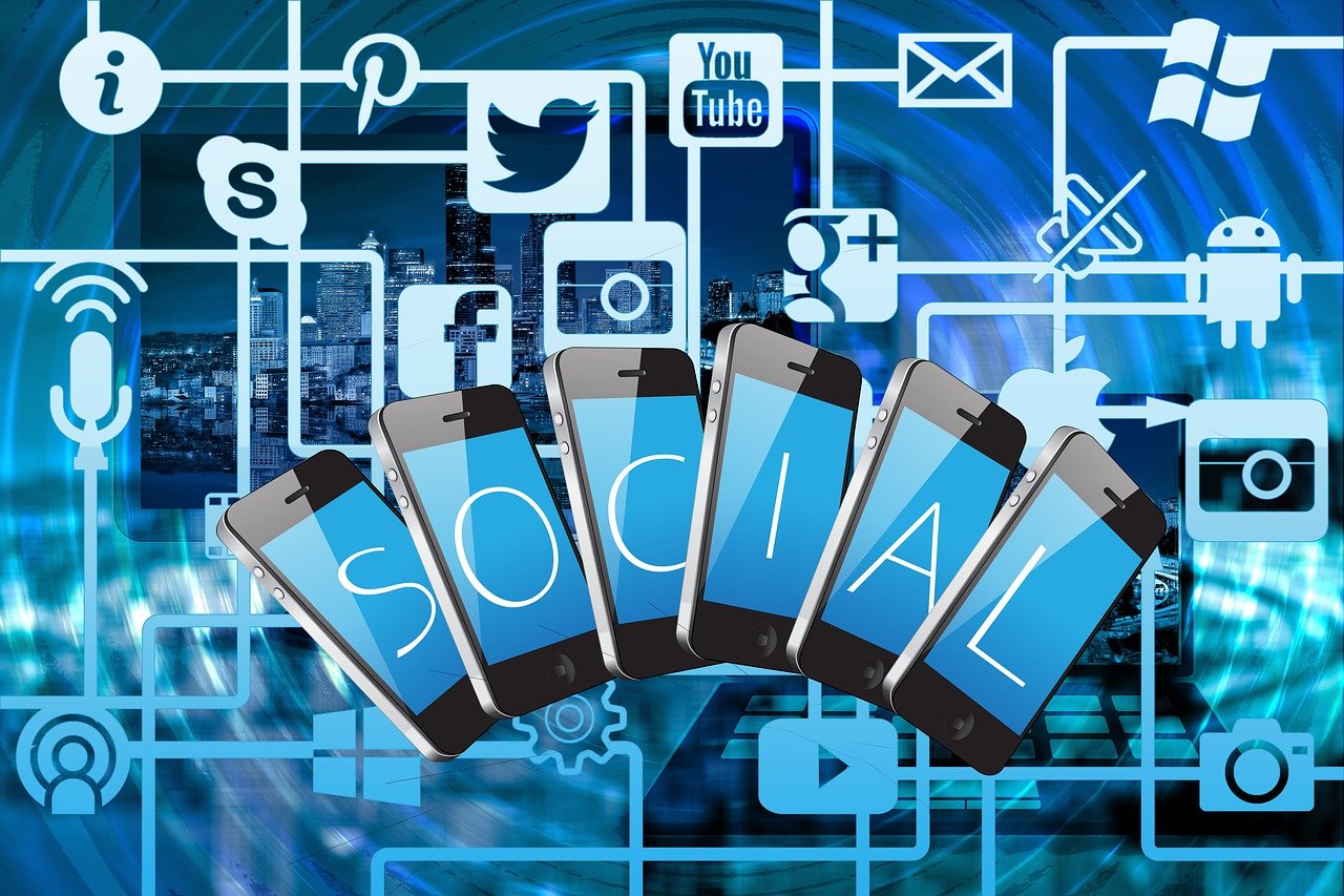 Social Media Quelle: pixabay.com Frei zu verwenden unter der Pixabay-Lizenz Kein Bildnachweis nötig Bild von Gerd Altmann auf Pixabay
